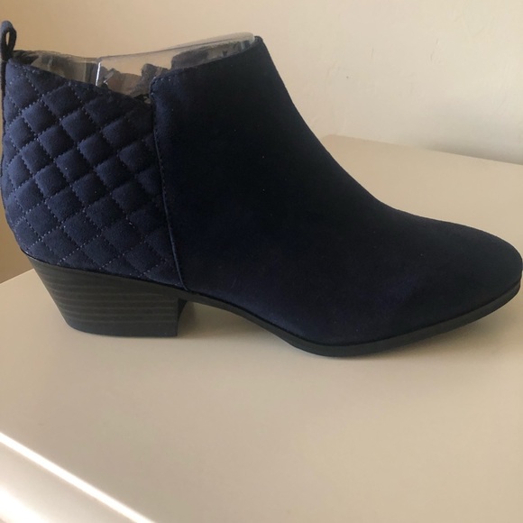 New Never Worn Style & Co Navy Microsuede Bootie with Quilted Detail Size 6 - Picture 2 of 3